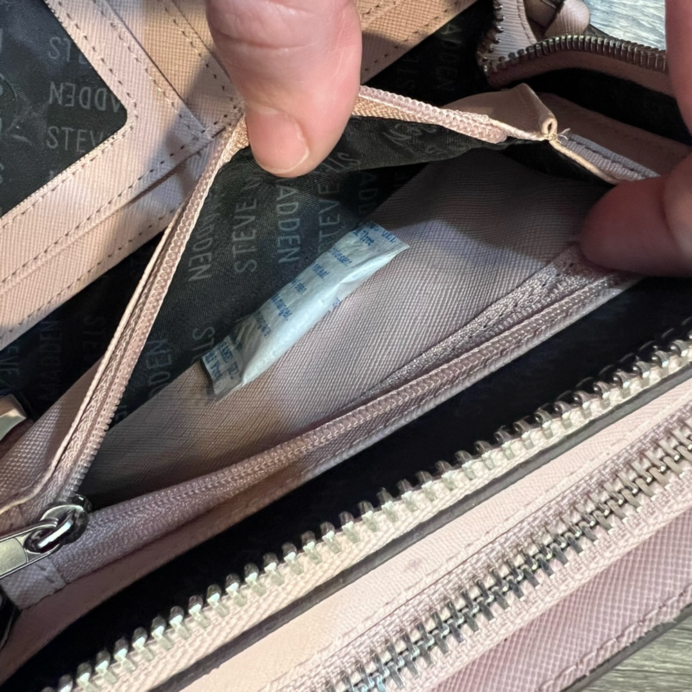 Steve Madden Baby Pink Crossbody with Built in Wallet Adjustable Strap - Picture 9 of 11